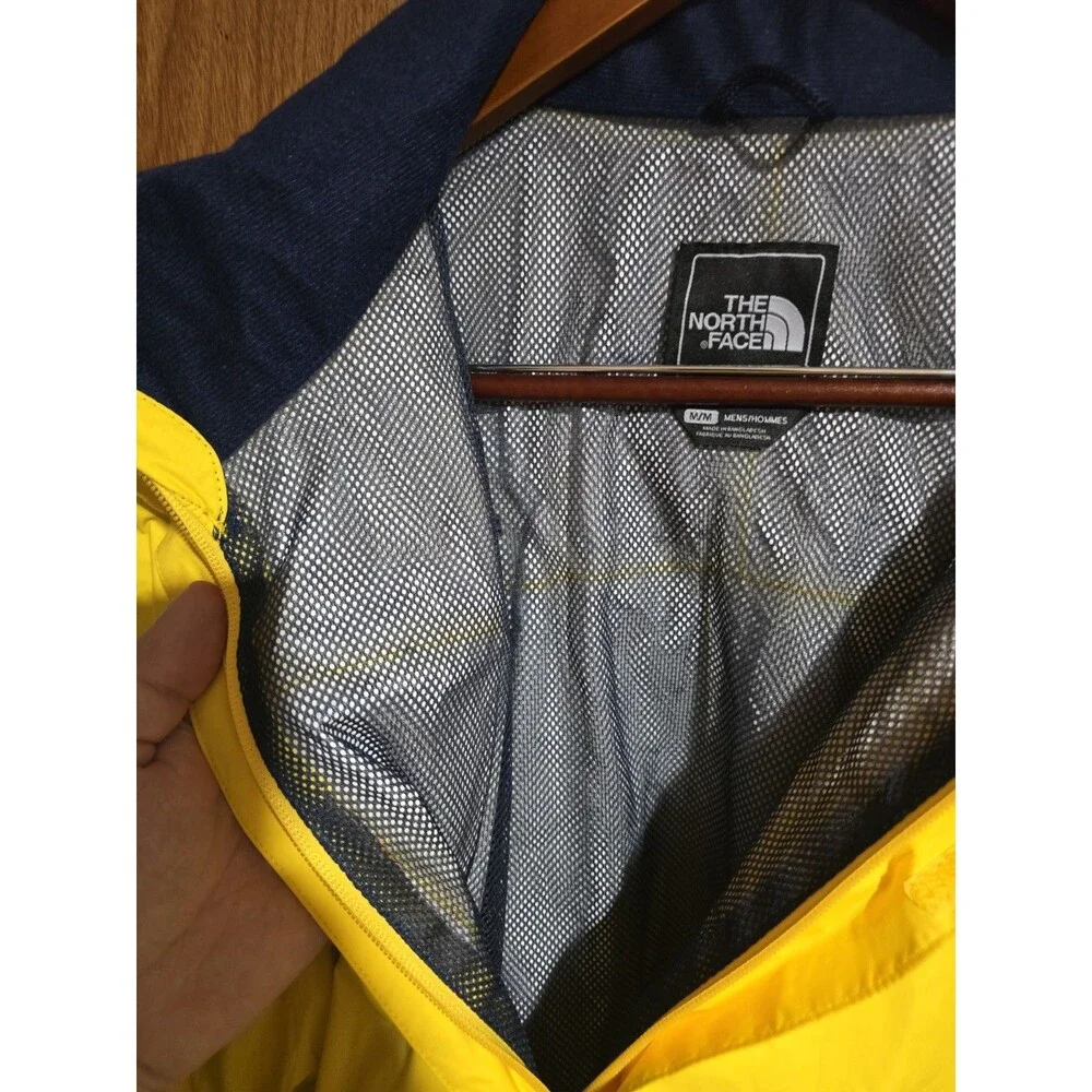NWT The North Face Resolve Jacket Men’s M Medium Freesia Yellow Rain Hooded